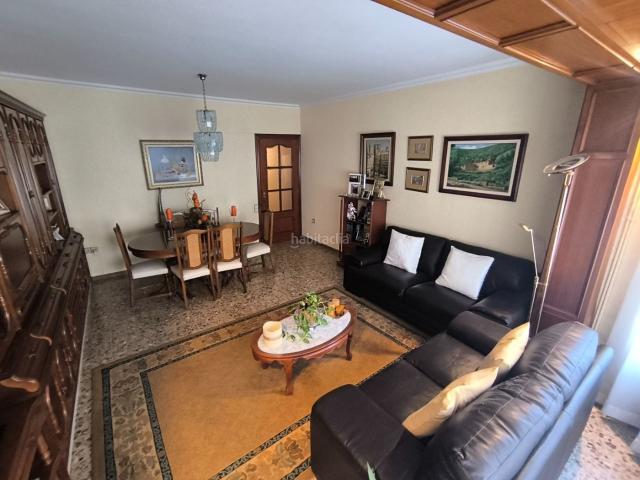 Casa adosada en venta en Espluga de Francolí L´. Gran casa de 300 m² al centre de L'Espluga de Francolí amb garatge i terrassa moltes possibilitats. Casas adosadas Espluga de Francolí.
