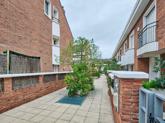 Casa adosada en venta en Esplugues de Llobregat, La Mallola. Casa adosada esquinera en La Mallola Esplugues. Casas adosadas Esplugues de.