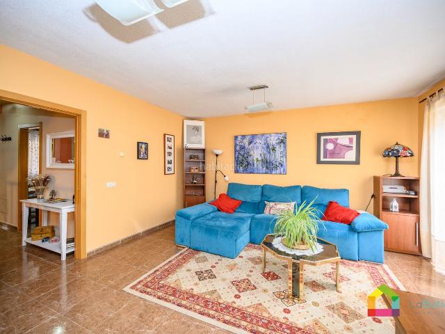 Casa adosada en venta en Esquivias. AMPLIA VIVIENDA EN ESQUIVIAS TOLEDO, A UN PASO DE ILLESCAS Y MADRID. Casas adosadas.