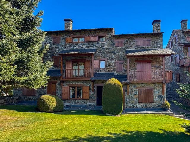 Casa adosada en venta en Fontanals de Cerdanya. Casa en venta en Queixans. Casas adosadas Fontanals de.
