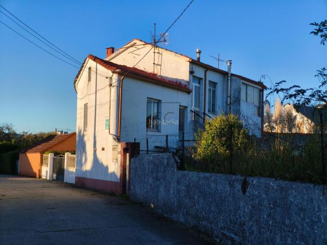Casa adosada en venta en Ferrol, A Malata Catabois Ciudad Jardín. Dos viviendas independientes con finca en Ferrol. Casas adosadas.