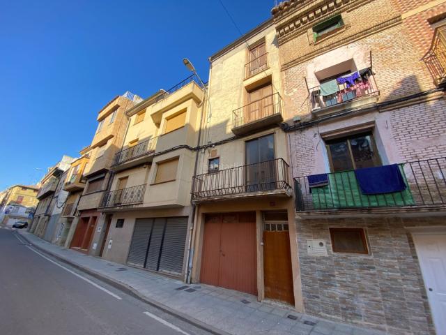Casa adosada en venta en Fitero. Casa adosada en venta en plena Calle Mayor de Fitero. Casas adosadas.