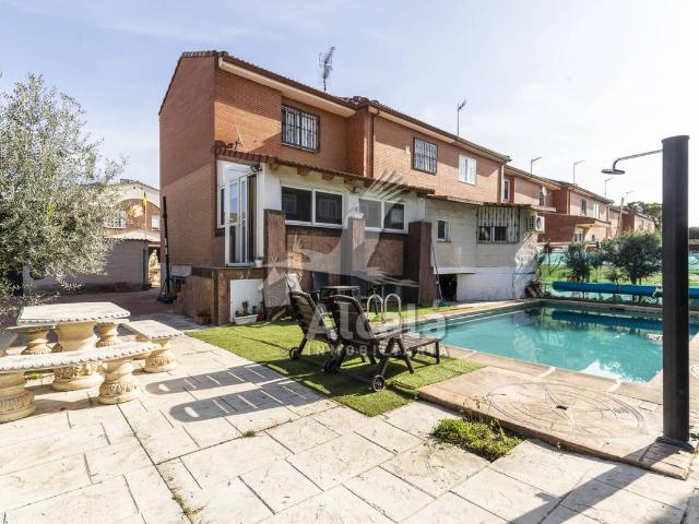 Casa adosada en Venta en Vallehermoso