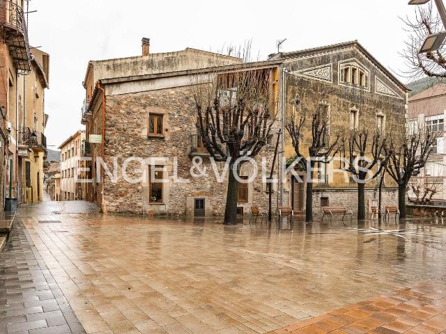 Casa adosada en venta en Figaró Montmany. Casa del s. XVII en el Centro de FigaróMontmany. Casas adosadas.