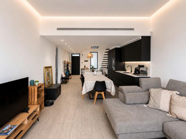 Casa adosada en venta en Figueres, Eixample Horta Capallera. Casas adosadas.