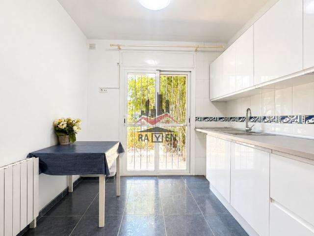 Casa adosada en venta en Figueres, Poble Nou Olivar Gran. CASA ADOSADA CON GARAJE PROPIO Y TERRAZA CON OLIVO EN LES FORQUES FIGUERES 212 M2 Y 4 DORMITORIOS. Casas adosadas.