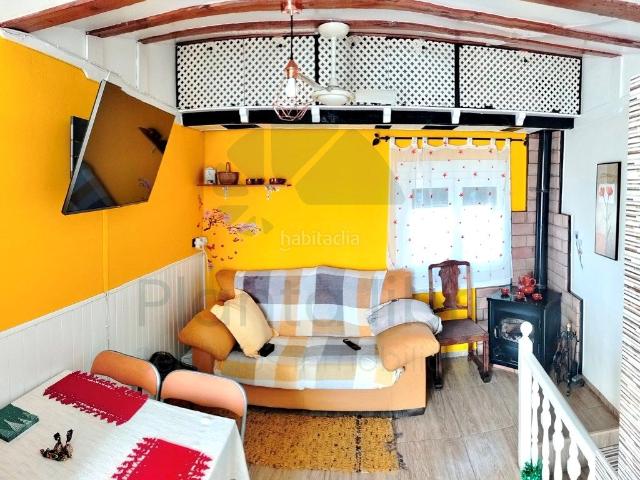 Casa adosada en venta en Fuenmayor. Casa con Encanto en el Centro de Fuenmayor Reformada, Amueblada y Rentable. Casas adosadas.