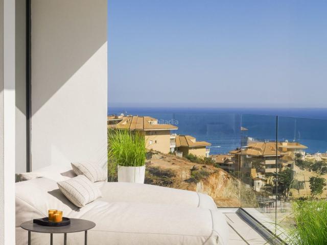 Casa adosada en venta en Fuengirola, Las Gaviotas Carvajal. Lujosos Adosados de Obra Nueva con Vistas al Mar en El Higuerón, Costa del Sol. Casas adosadas.
