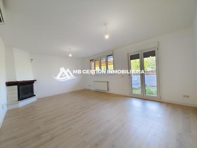 Casa adosada en venta en Fuenlabrada, Loranca. MB GESTION INMOBILIARIA TE OFRECE ESPECTACULAR CHALET ADOSADO EN LORANCA, FUENLABRADA!. Casas adosadas.