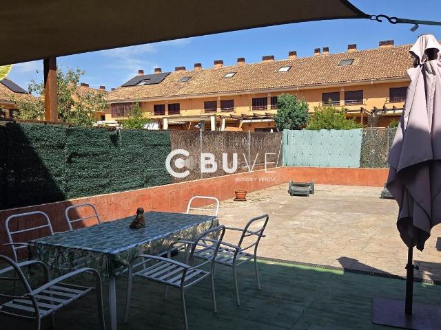 Casa adosada en venta en Fuenlabrada, Universidad Hospital. Exclusivo chalet de 272 m con jardín privado, buhardilla, garaje y placas solares, junto al Hospital de Fuenlabrada. Casas adosadas.