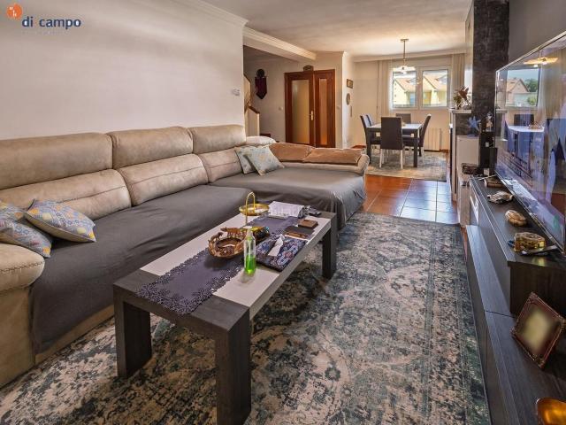 Casa adosada en venta en Fuensaldaña. CHALET ADOSADO EN FUENSALDAÑA, VALLADOLID. 3 DORMITORIOS, BAJO CUBIERTA. PARA ENTRAR A VIVIR. Casas adosadas.
