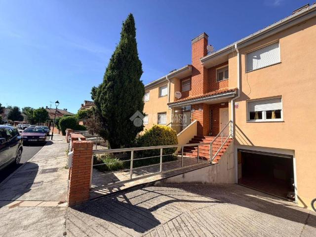 Casa adosada en Venta en Fuensaldaña