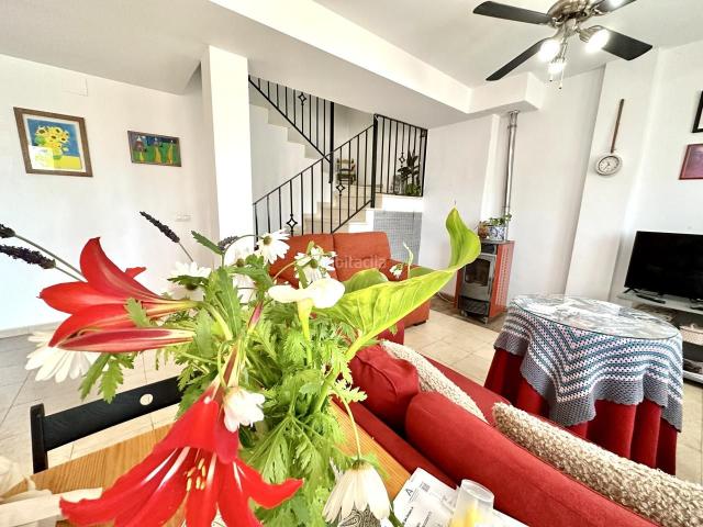Casa adosada en venta en Fuente de Piedra. Chalet Adosado con Terrazas, Patio y Piscina en Fuente de Piedra Amueblado y con Alma Familiar!. Casas adosadas Fuente de.