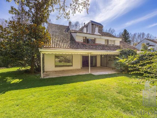 Casa adosada en Venta en Fuentelarreina