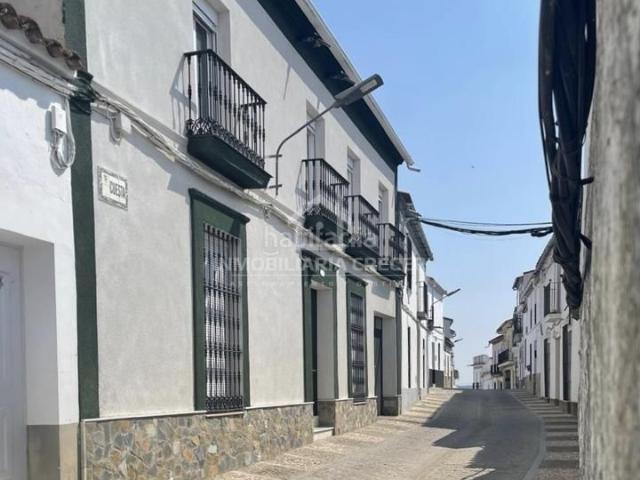 Casa adosada en venta en Fuentes de León. Casas adosadas Fuentes de.