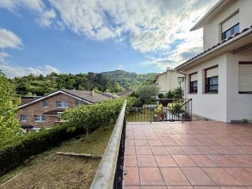 Casa adosada en Venta en Kalero Basozelai