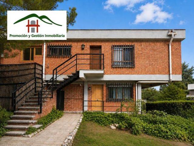 Casa adosada en Venta en Hoyo de Manzanares