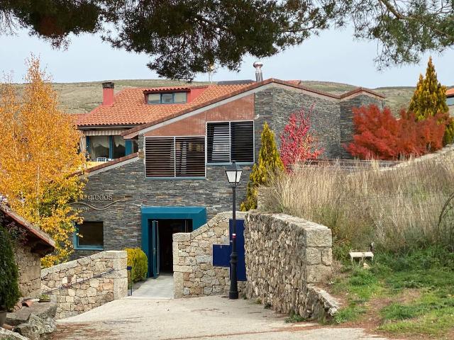 Casa adosada en Venta en Hoyos del Espino