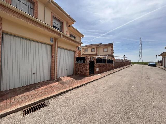 Casa adosada en venta en Hormigos. Casas adosadas.