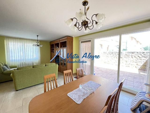 Casa adosada en Venta en Haro