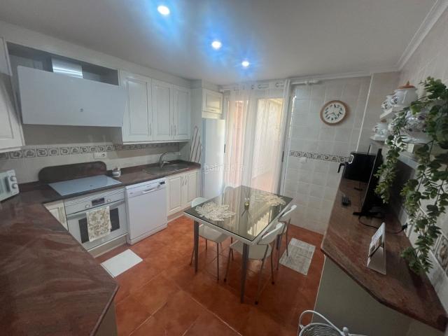 Casa adosada en venta en Hellín. Estupendo adosado muy luminoso. Casas adosadas.