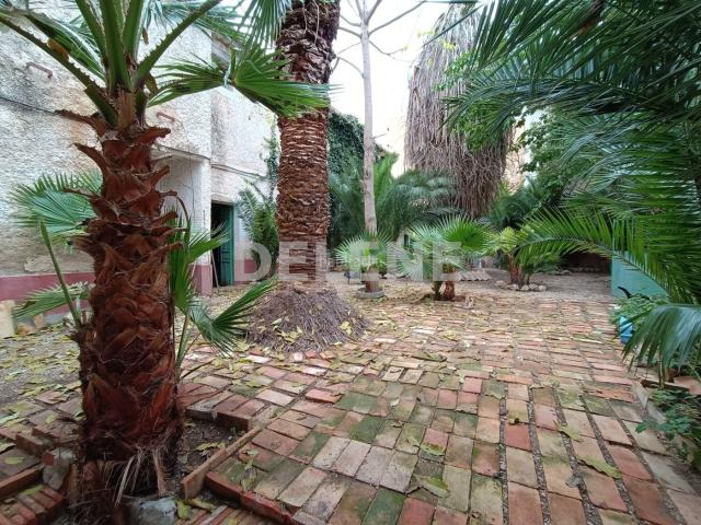 Casa adosada en venta en Hellín. 2717 CASA SEÑORIAL, PRÓXIMA A CINE VICTORIA. Casas adosadas.