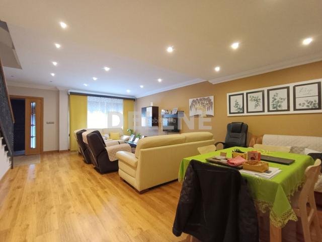 Casa adosada en venta en Hellín. 2751 ADOSADO CON PISCINA EN CARRETERA DE JAÉN. Casas adosadas.
