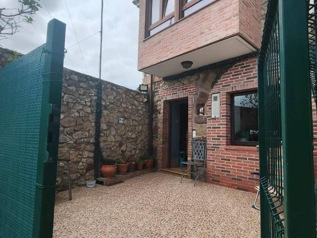 Casa adosada en Venta en Herrera