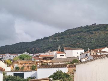 Casa adosada en venta en Higuera de la Sierra. CASA FAMILIAR EN HIGUERA DE LA SIERRA. Casas adosadas Higuera de la.