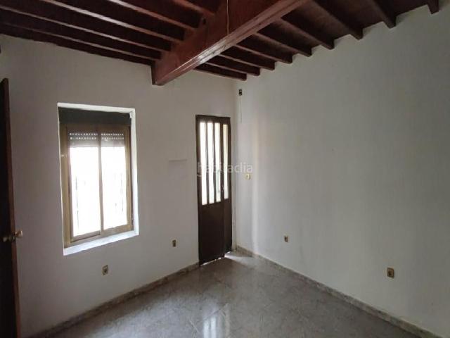 Casa adosada en venta en Hinojal. En venta amplia casa en Hinojal, Cáceres. Casas adosadas.
