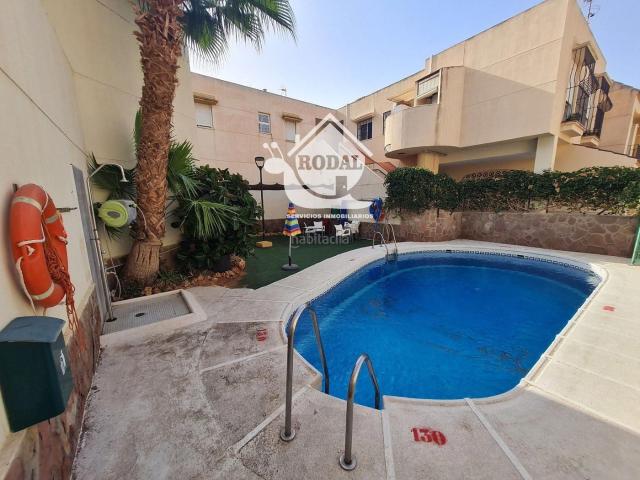 Casa adosada en venta en Huércal de Almería. Amplio tríplex con porche y piscina comunitaria en Huércal de Almería. Casas adosadas Huércal de.