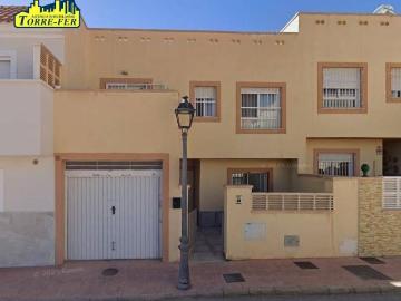 Casa adosada en Venta en Huércal de Almería