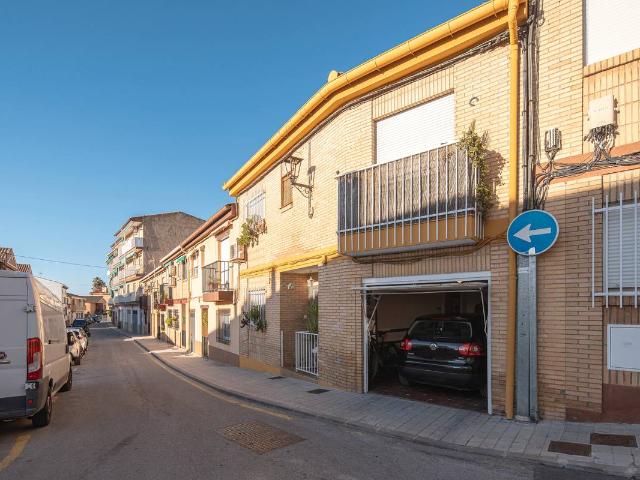 Casa adosada en Venta en Huétor Vega