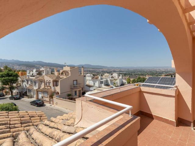 Casa adosada en Venta en Huétor Vega