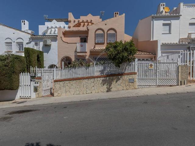 Casa adosada en Venta en Huétor Vega