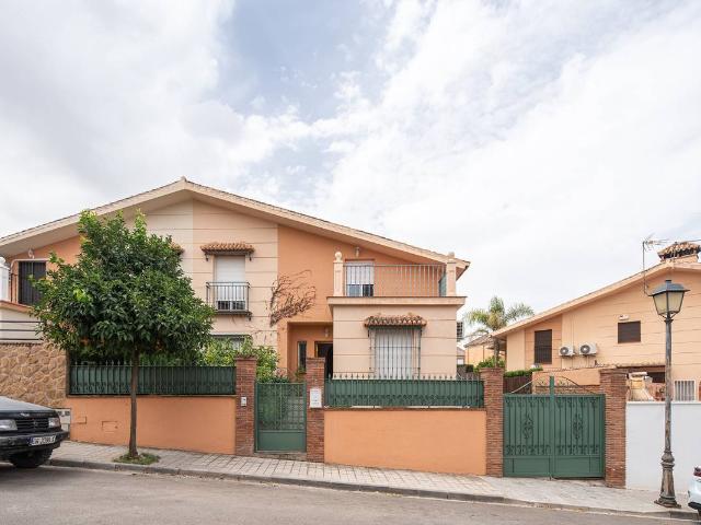 Casa adosada en Venta en Huétor Vega