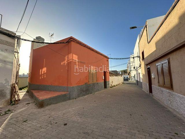 Casa adosada en venta en Ingenio, Carrizal. Adosadon con gran potencial en Carrizal. Casas adosadas.