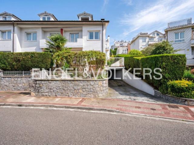 Casa adosada en Venta en Ibaeta