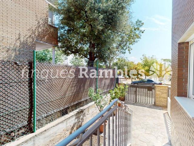 Casa adosada en venta en Igualada, Les Comes. CASA EN VENTA A LES COMES, IMMILLORABLE UBICACIO!. Casas adosadas.