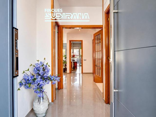 Casa adosada en venta en Igualada, Les Comes. EXCLUSIVA CASA DE DISSENY A LES COMES, IGUALADA. Casas adosadas.