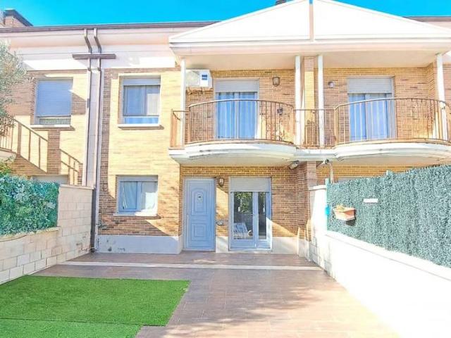 Casa adosada en Venta en Igriés