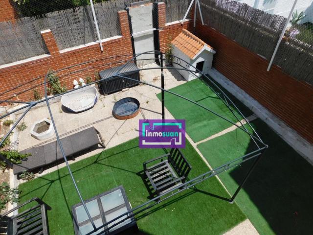 Casa adosada en venta en Illescas, Parque Manuel de Vega Carretera de Ugena. Adosado Semi reformado de 3 plantas, 5 Dormitorios, 4 baños. Casas adosadas.
