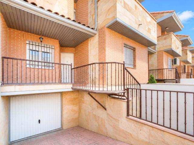 Casa adosada en venta en Illescas, Parque Manuel de Vega Carretera de Ugena. Casas adosadas.