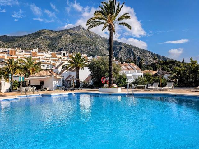 Casa adosada en Venta en Istán