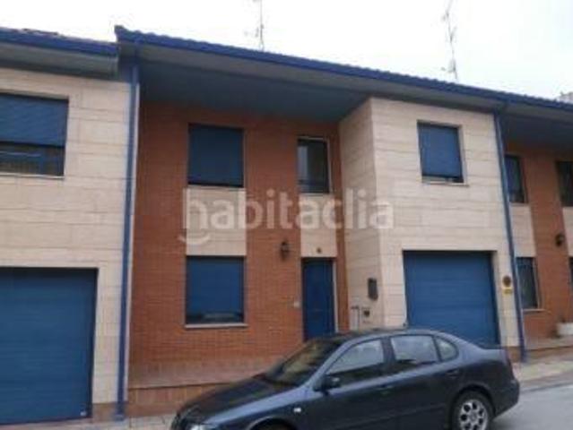 Casa adosada en venta en Íscar. VENTA ADOSADO ISCAR. Casas adosadas.