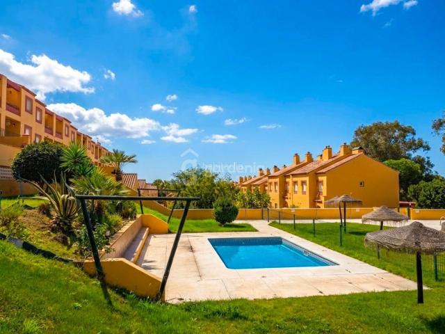 Casa adosada en venta en Islantilla, Islantilla Golf. OPORTUNIDAD INVERSORES EN ISLANTILLA ISLA CRISITNA 2 DORMITORIOS CON JARDIN Y PLAZA DE PARKING 0 COMISIÓN. Casas adosadas.