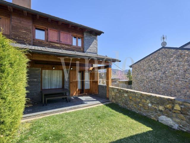 Casa adosada en venta en Isòvol Pirineos. Casa a Tres Vents en Venta en All. Casas adosadas.