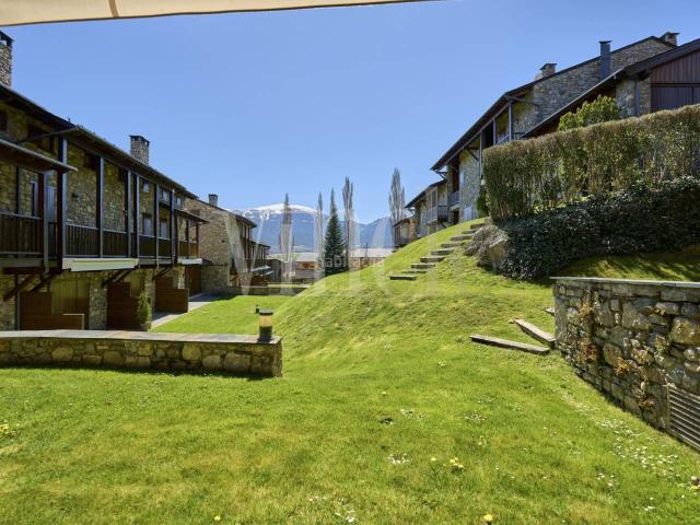 Casa adosada en venta en Isòvol Pirineos. Casa Adosada en Venta en All. Casas adosadas.