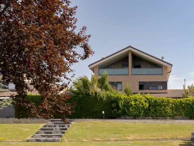 Casa adosada en Venta en Iza / Itza