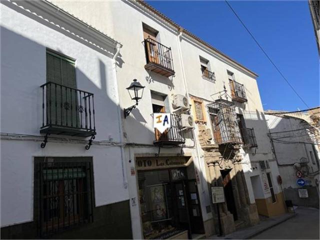 Casa adosada en Venta en Iznájar